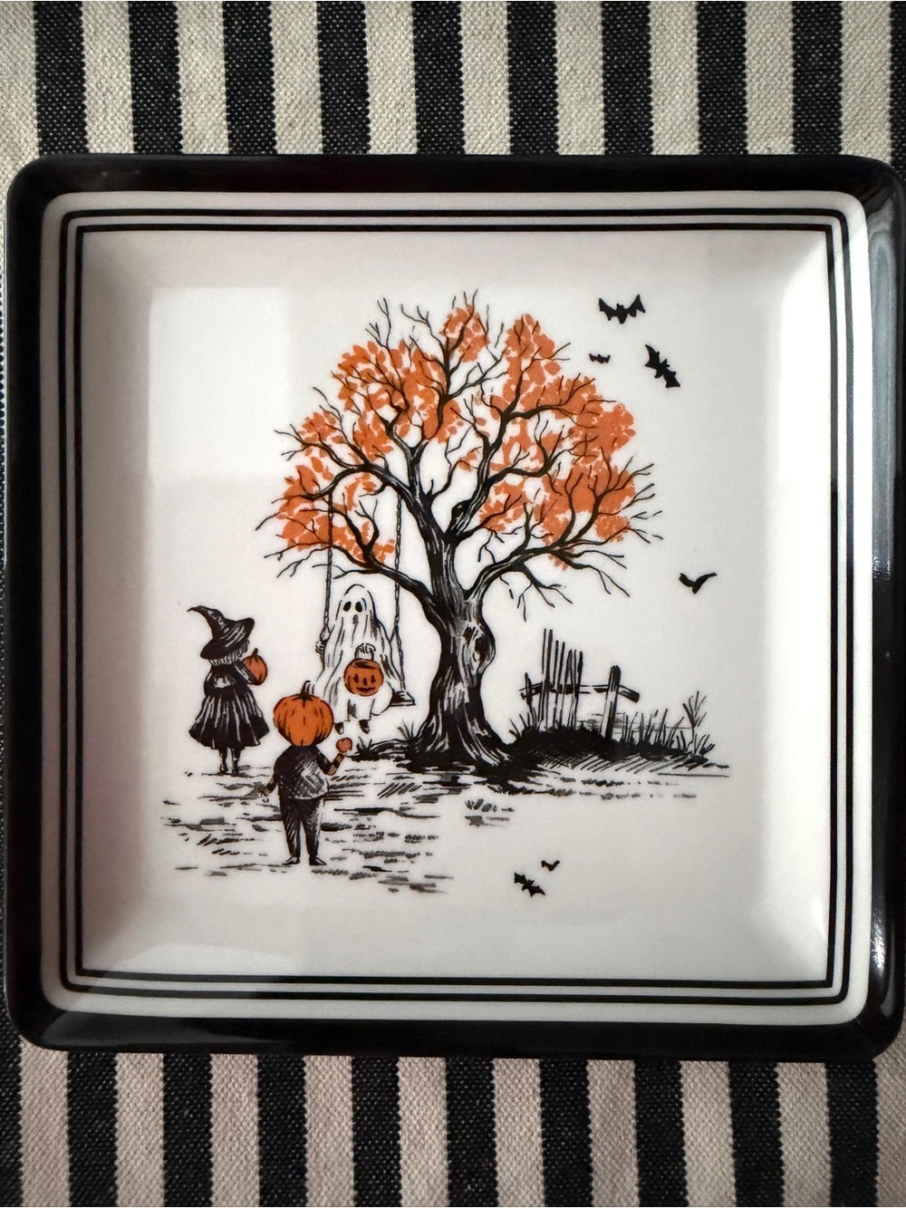 Halloween Melamine appetizer plates Set of 4 - Picture 3 of 5